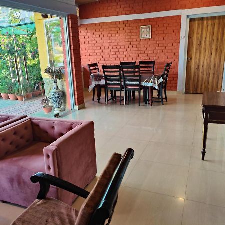 Brick Field Hotel Varanasi Exterior photo