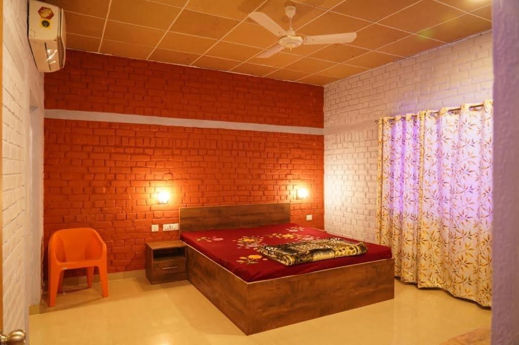 Brick Field Hotel Varanasi Exterior photo