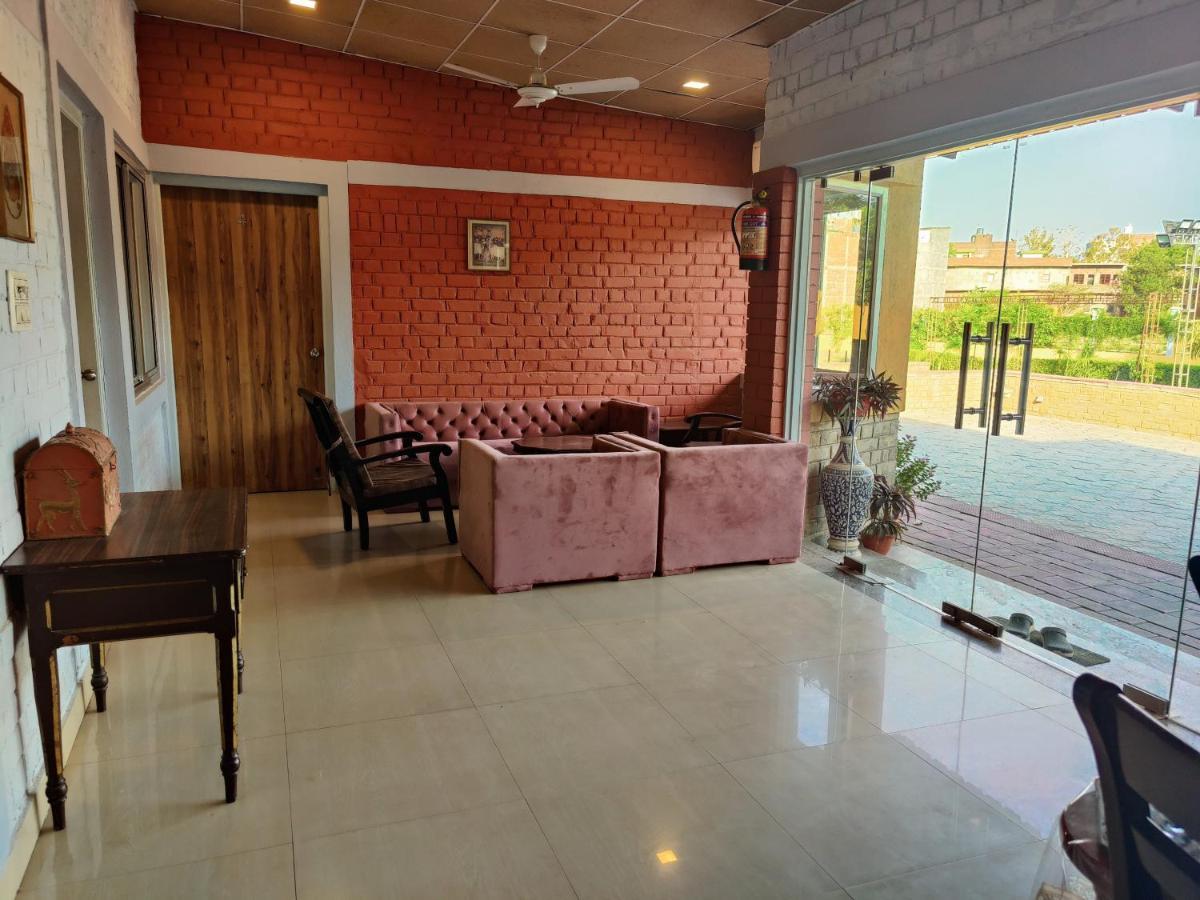 Brick Field Hotel Varanasi Exterior photo