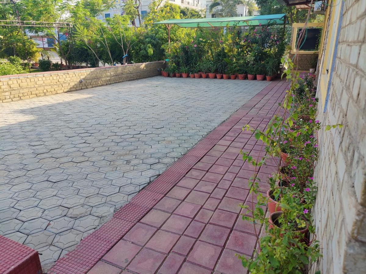 Brick Field Hotel Varanasi Exterior photo