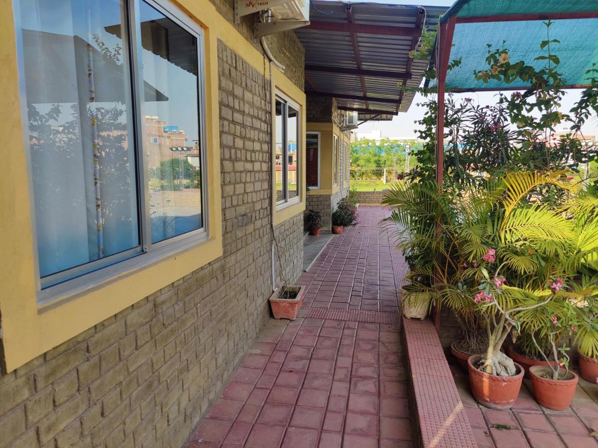 Brick Field Hotel Varanasi Exterior photo