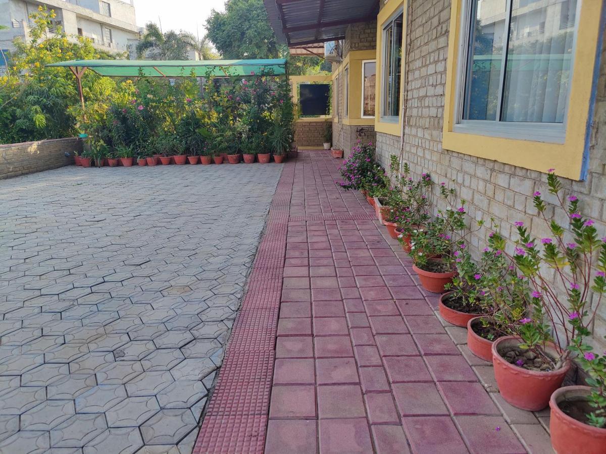 Brick Field Hotel Varanasi Exterior photo