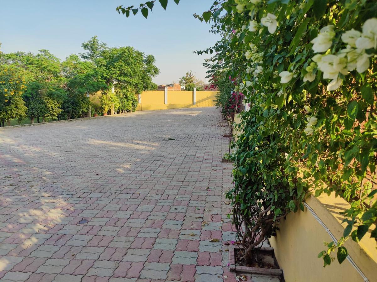 Brick Field Hotel Varanasi Exterior photo